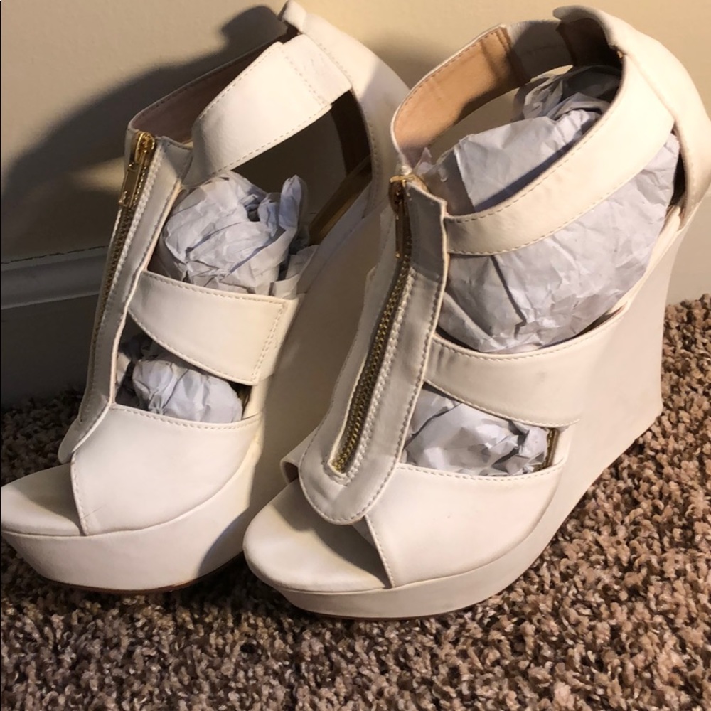 Liliana white Wedges
